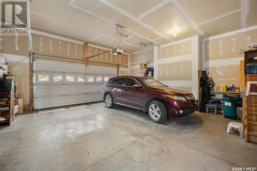 621 Brookhurst Court, Saskatoon, SK - Indoor Photo Showing Garage
