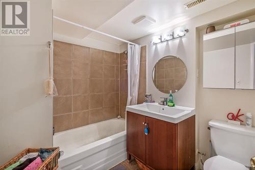 3714 14 Street Nw, Calgary, AB - Indoor Photo Showing Bathroom