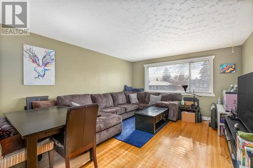 3714 14 Street Nw, Calgary, AB - Indoor Photo Showing Living Room