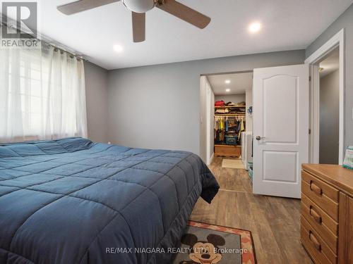 1516 Garrison Road, Fort Erie, ON - Indoor Photo Showing Bedroom