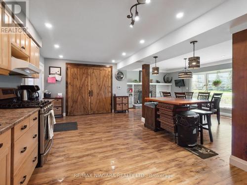 1516 Garrison Road, Fort Erie, ON - Indoor Photo Showing Kitchen