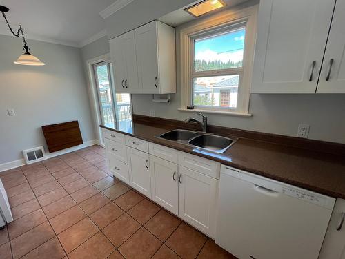 527 Portia Crescent, Trail, BC - Indoor Photo Showing Kitchen With Double Sink