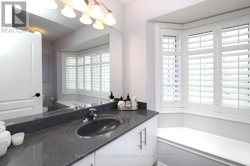 2 Ross Shiner Lane, Whitchurch-Stouffville, ON - Indoor Photo Showing Bathroom