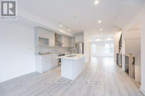 68 Covington Crescent, Whitchurch-Stouffville, ON - Indoor Photo Showing Kitchen