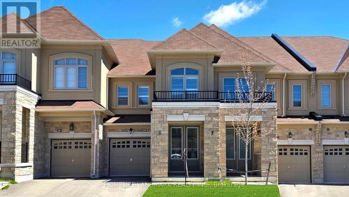 329 Silk Twist Drive, East Gwillimbury, ON - Outdoor With Facade