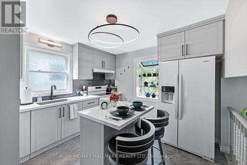 4056 Stonemason Crescent, Mississauga, ON - Indoor Photo Showing Kitchen