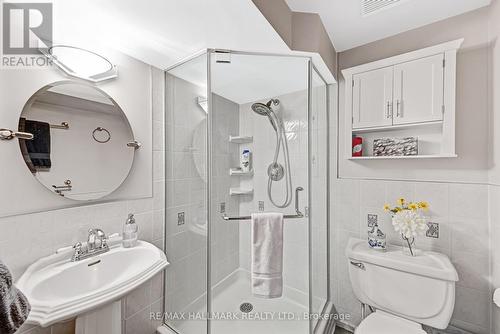 4056 Stonemason Crescent, Mississauga, ON - Indoor Photo Showing Bathroom