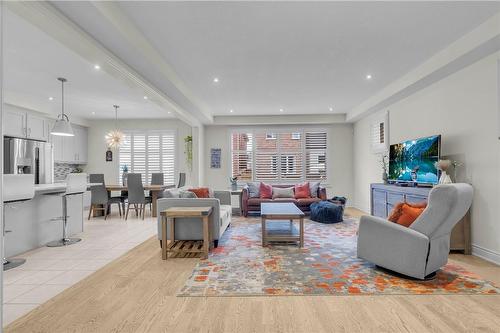 52 Forest Ridge Avenue, Waterdown, ON - Indoor Photo Showing Living Room