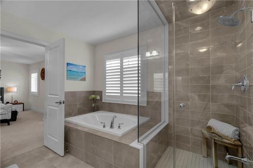 52 Forest Ridge Avenue, Waterdown, ON - Indoor Photo Showing Bathroom