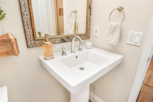 273 Highland Road W, Stoney Creek, ON - Indoor Photo Showing Bathroom