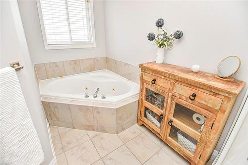 273 Highland Road W, Stoney Creek, ON - Indoor Photo Showing Bathroom