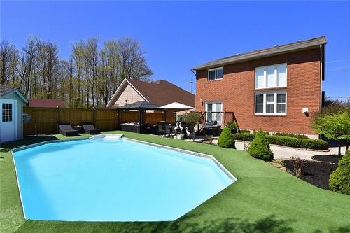 273 Highland Road W, Stoney Creek, ON - Outdoor With Backyard
