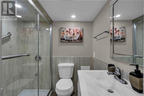 217 Anthony Street, Cornwall, ON - Indoor Photo Showing Bathroom