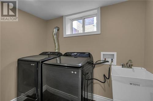 217 Anthony Street, Cornwall, ON - Indoor Photo Showing Laundry Room