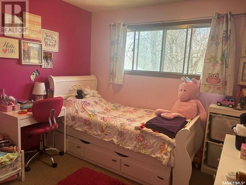 327 4Th Avenue W, Shaunavon, SK - Indoor Photo Showing Bedroom