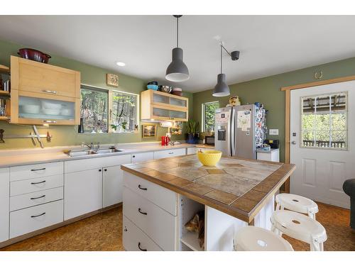 426 Aspen Road, Riondel, BC - Indoor Photo Showing Kitchen With Double Sink