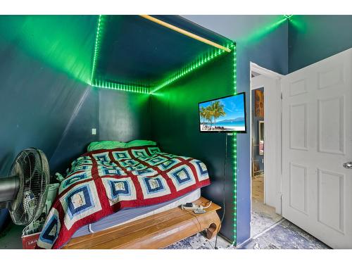 426 Aspen Road, Riondel, BC - Indoor Photo Showing Bedroom