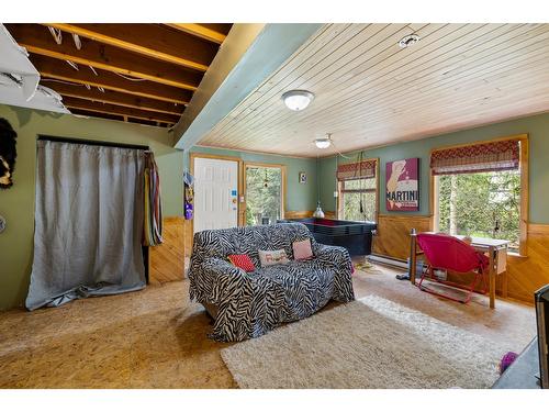 426 Aspen Road, Riondel, BC - Indoor Photo Showing Other Room