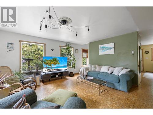 426 Aspen Road, Riondel, BC - Indoor Photo Showing Living Room