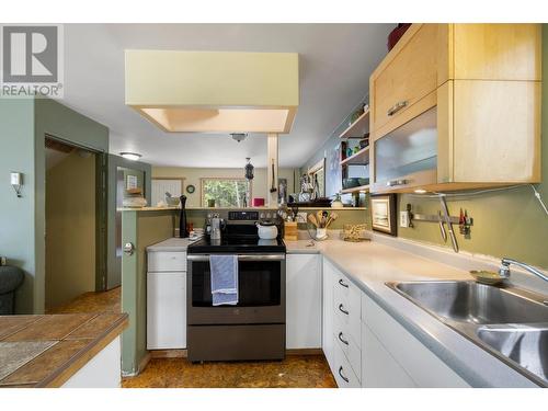 426 Aspen Road, Riondel, BC - Indoor Photo Showing Kitchen With Double Sink