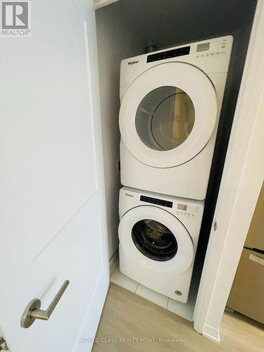 1114 - 50 Dunfield Avenue, Toronto, ON - Indoor Photo Showing Laundry Room