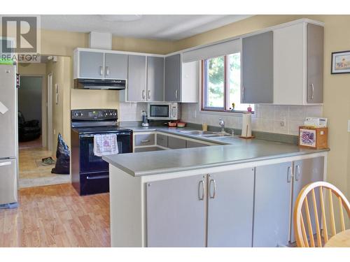 5411 Kennedy Road, 100 Mile House, BC - Indoor Photo Showing Kitchen With Double Sink
