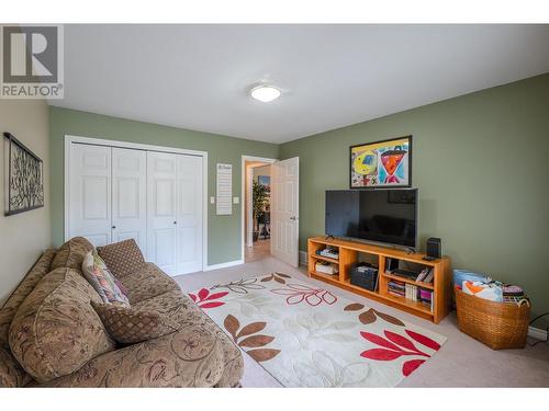 310 Spruce Avenue, Kaleden, BC - Indoor Photo Showing Living Room