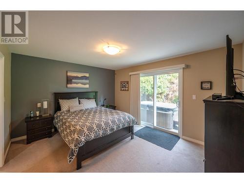 310 Spruce Avenue, Kaleden, BC - Indoor Photo Showing Bedroom