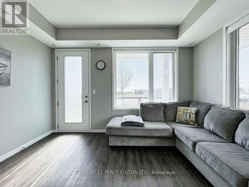 512 - 1711 Pure Springs Boulevard, Pickering, ON - Indoor Photo Showing Living Room