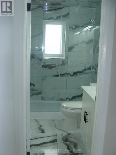 19 York Street, Ajax, ON - Indoor Photo Showing Bathroom