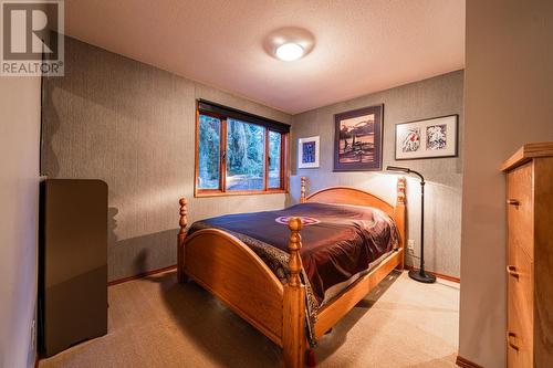 239 Stepping Stone Crescent, Spallumcheen, BC - Indoor Photo Showing Bedroom