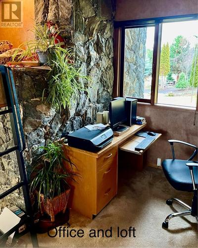 239 Stepping Stone Crescent, Spallumcheen, BC - Indoor Photo Showing Office