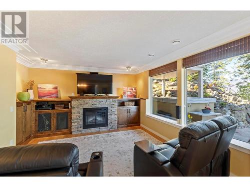 11220 Cemetery Road, Lake Country, BC - Indoor Photo Showing Living Room With Fireplace