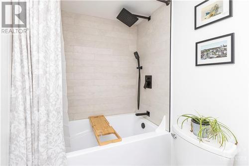 470 Laurier Avenue W Unit#205, Ottawa, ON - Indoor Photo Showing Bathroom