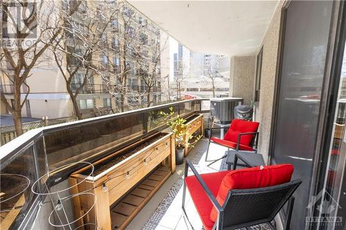 470 Laurier Avenue W Unit#205, Ottawa, ON - Outdoor With Exterior