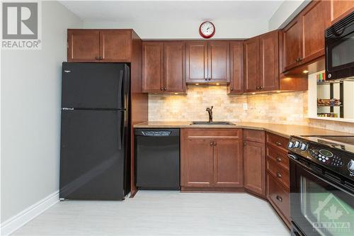 470 Laurier Avenue W Unit#205, Ottawa, ON - Indoor Photo Showing Kitchen