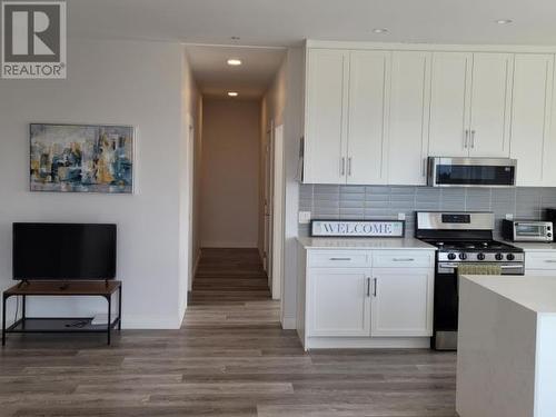 401-7175 Duncan Street, Powell River, BC - Indoor Photo Showing Kitchen