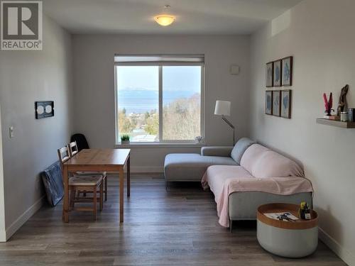 401-7175 Duncan Street, Powell River, BC - Indoor Photo Showing Living Room