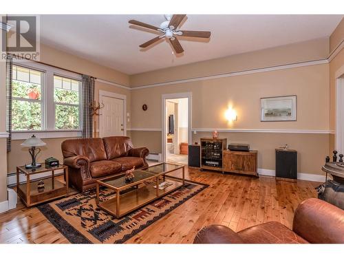 9739 Delcliffe Road, Vernon, BC - Indoor Photo Showing Living Room