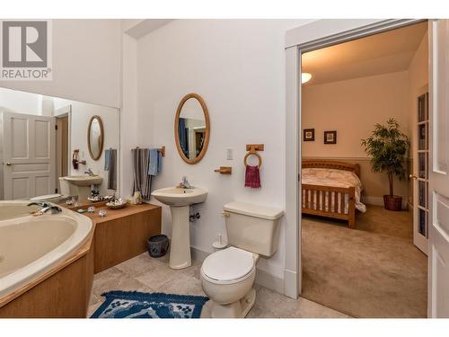 9739 Delcliffe Road, Vernon, BC - Indoor Photo Showing Bathroom