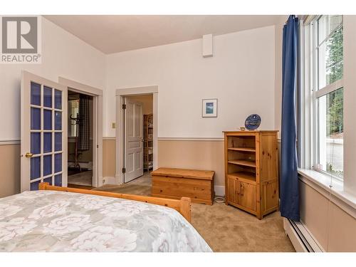 9739 Delcliffe Road, Vernon, BC - Indoor Photo Showing Bedroom