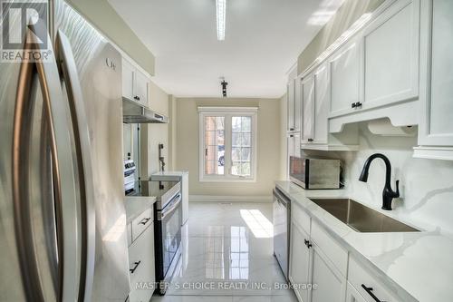 87 Lund Street, Richmond Hill, ON - Indoor Photo Showing Kitchen