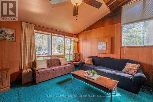 47 Grandview Crescent, Oro-Medonte, ON - Indoor Photo Showing Living Room