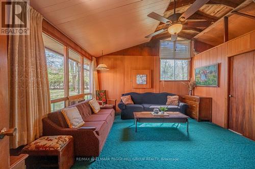 47 Grandview Crescent, Oro-Medonte, ON - Indoor Photo Showing Living Room