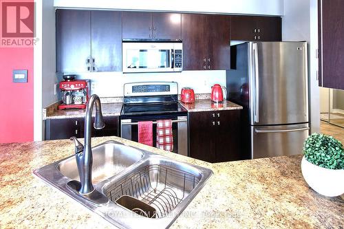202 - 920 Sheppard Avenue W, Toronto, ON - Indoor Photo Showing Kitchen With Double Sink