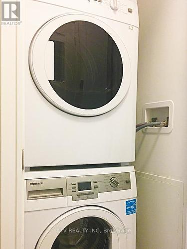 601 - 88 Scott Street, Toronto, ON - Indoor Photo Showing Laundry Room