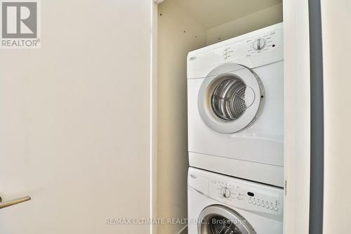 612 - 5 Hanna Avenue, Toronto, ON - Indoor Photo Showing Laundry Room