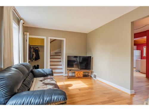1189 Columbia Avenue, Trail, BC - Indoor Photo Showing Living Room