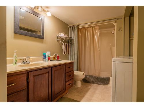 1189 Columbia Avenue, Trail, BC - Indoor Photo Showing Bathroom