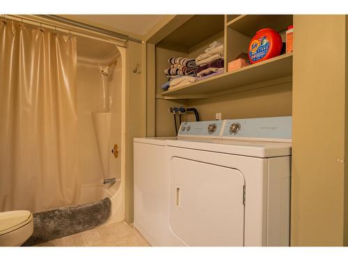 1189 Columbia Avenue, Trail, BC - Indoor Photo Showing Laundry Room